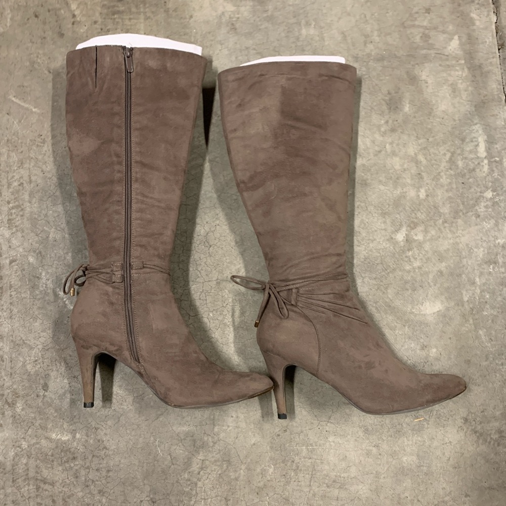 SOLD! Suede knee-high boots - US 10